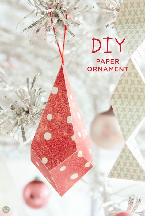 Paper Ornaments Diy, Ornaments Simple, Cheap Christmas Trees, Diy Christmas Paper, Ornaments Diy Kids, Christmas Paper Craft, Kerajinan Diy, Paper Christmas Decorations, Paper Christmas Ornaments