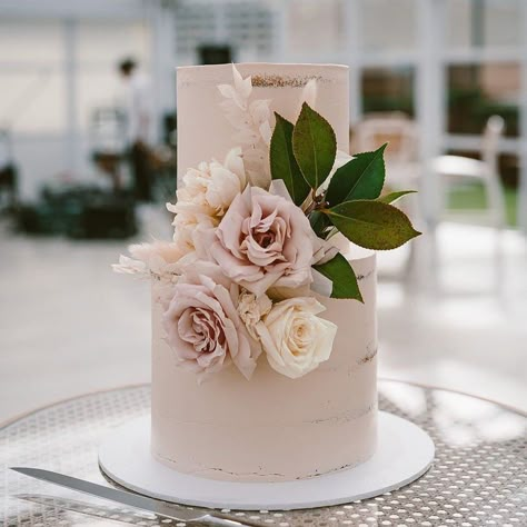 Quick Wedding, Resipi Kek, Chic Wedding Decor, Cake With Flowers, Brides Cake, Small Wedding Cakes, Elegant Birthday Cakes, Simple Elegant Wedding, Dusty Rose Wedding