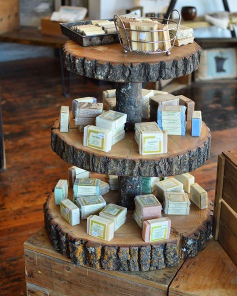 Wood slices for retail display. A simple way to share all natural soaps! Soap Retail Display Ideas, Rustic Soap Display, Bar Soap Display Retail, Store Soap Display, Soap Bar Display, Homemade Soap Display Ideas, Salve Tin Display, Retail Soap Display Ideas, Soap Making Storage Ideas