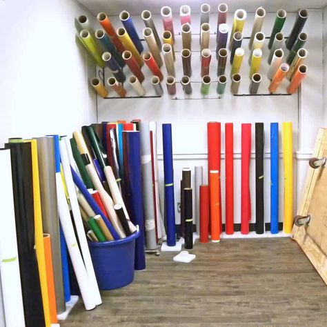 33 Clever Cricut Vinyl Storage Ideas Cricut Vinyl Storage Ideas, Cricut Vinyl Storage, Vinyl Storage Ideas, Diy Vinyl Storage, Craft Studio Organization, Cricut Storage, Office Goals, Craft Room Organization Diy, Diy Storage Rack