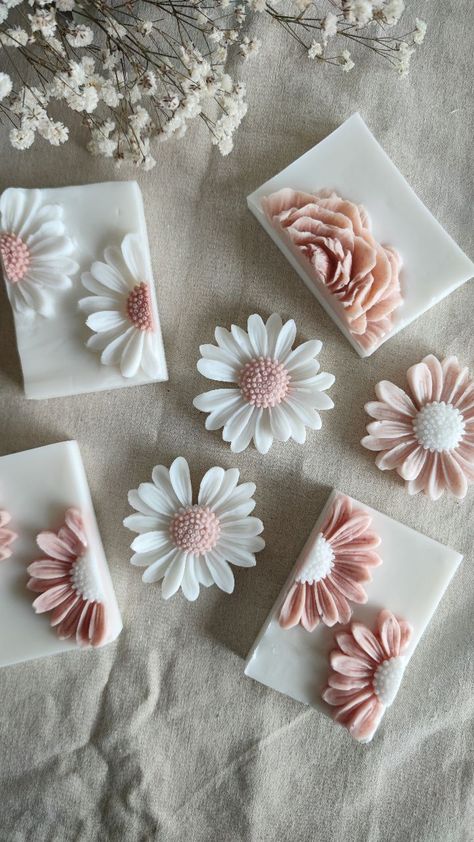 Soap Decorating Ideas, Aesthetic Soap, Soap Design Ideas, Creation Bougie, Handmade Candles Diy, Soap Business, Hand Made Soap, Soap Art, Soap Inspiration