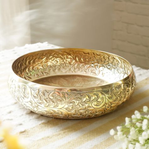 A Beautiful Embossed Art-piece - The intricate embossing on the urli is a symbol of elegance and beauty. 🌺😍 Urli Bowl, Holi Gift, Candles Birthday, Flowers Candles, Photoshop Ideas, Floating Flowers, Flower Candle, Indian Wedding Decorations, Mother's Day Gift