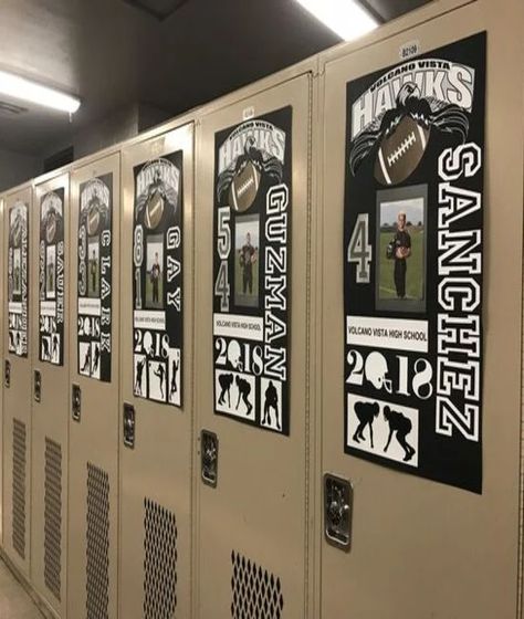 Football Team Locker Decorations, School Spirit Locker Decorations, Decorating Football Locker Rooms, Varsity Locker Room Decorations, Athletic Locker Decorations, Outside Locker Decorations Ideas, Homecoming Ideas For Football Players, Locker Room Posters Football, Hoco Locker Decorations