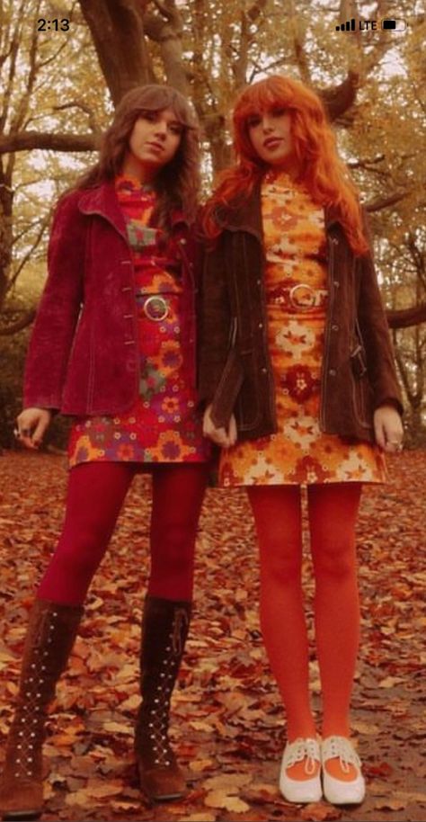 70s Iconic Looks, 1970s Style Icons, 60s Fall Aesthetic, 60s Psych Fashion, 60s Groovy Outfits, 70s Neck Scarf Outfit, Mid 70s Fashion, Seventies Inspired Outfits, Late 70s Outfits