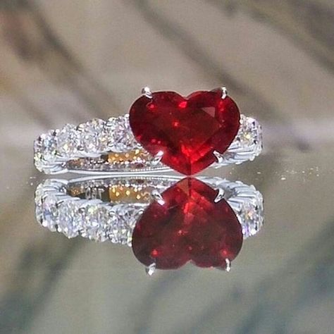 I really like this ring, it just looks happy!! Heart Shaped Diamond Ring, Drugstore Foundation, Heart Shaped Diamond, Ruby Jewelry, Bling Rings, I Love Jewelry, Pretty Rings, Leopards, Gorgeous Jewelry