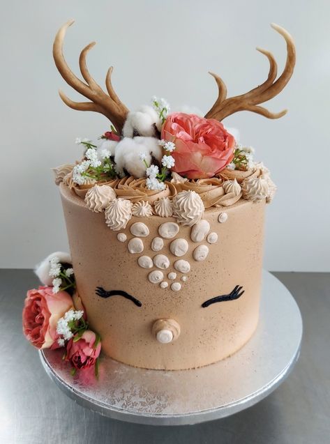 Round animal cakes are adorable. This Deer cake is iced in buttercream with horns made of modeling chocolate. Flowers are artificial. #animalcake #deercake #customcakes Deer Cake Ideas, Deer Smash Cake, Fawn Cake, Deer Birthday Cake, Magnolia Jane, Fall Birthday Cakes, Deer Cake, Olive Art, Deer Party