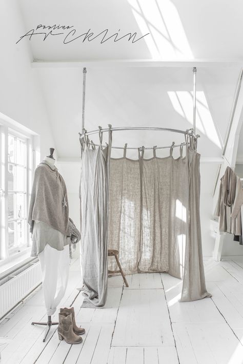 MY STORE DESIGN & STYLING PROJECT - BYPIAS LAREN STORE - CLOTHING AREA | PAULINA ARCKLIN | Photographer + Photo Stylist Ruangan Studio, Room Store, Store Design Boutique, Clothes Closet Organization, Ideas Clothes, Boutique Display, Store Layout, Boutique Decor, Store Interiors