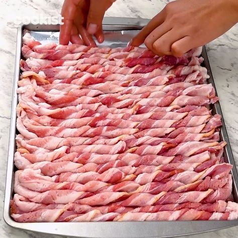 Cookist Wow on Instagram: “If you love bacon for breakfast, try this incredible recipe! You won't resist to these sticks 😍😍 INGREDIENTS 600g bacon 1 tbsp brown sugar…” Bacon Sticks Appetizers, Bacon Sticks, Twisted Bacon, Bacon On A Stick, Breakfast Meats, Egg Bread, Cookist Wow, Breakfast Meat, Cooking Bacon