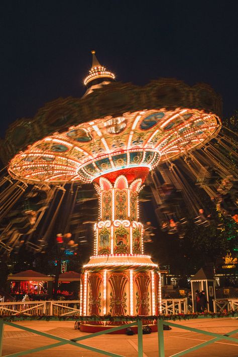 Circus Aesthetic, Dark Circus, Carnival Rides, Parc D'attraction, Fun Fair, Merry Go Round, Be Awesome, Foto Inspiration, Night Aesthetic