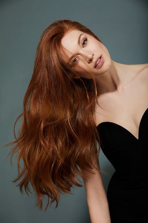 Ginger Brown Hair, Copper Brown Hair Color, Copper Blonde Hair Color, Copper Brown Hair, Pretty Red Hair, Redhead Models, Pretty Redhead, Ginger Hair Color, Beautiful Red Hair