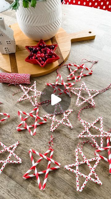 Straw Stars Paper Craft, Stars Made From Straws, Paper Straw Stars, Straw Stars Diy, Star Ornament Craft, Christmas Star Crafts, Star Christmas Decorations, Paper Straws Crafts, Straw Stars