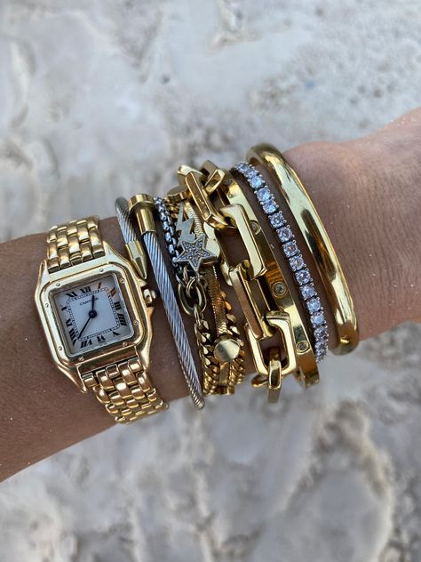 Will Stainless Steel Jewelry Tarnish? The Honest Guide - Artizan Joyeria Bracelets And Watches, Xoxo Jewelry, Dope Jewelry Accessories, Luxe Jewelry, Jewelry Accessories Ideas, Dope Jewelry, Jewelry Essentials, Classy Jewelry, Stacked Jewelry