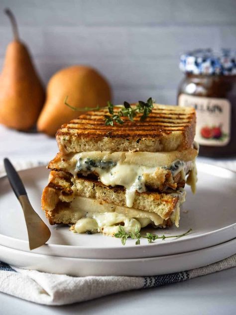 Grilled Cheese Food Photography, Grilled Cheese Photography, Gorgonzola Cheese Recipes, Pear Grilled Cheese, Pear Tea, Gourmet Grilled Cheese Sandwich, Cheese Toasties, Mushroom Sandwich, Gourmet Grilled Cheese