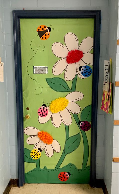 Spring Decoration For Classroom, Spring Decoration Preschool, Spring Ideas Decoration School, Spring Pre K Door Ideas, Spring Classroom Decorations Door, Spring Door Designs Classroom, Bugs Door Decorations Classroom, Door Decor For Kindergarten, Spring School Decorations Classroom