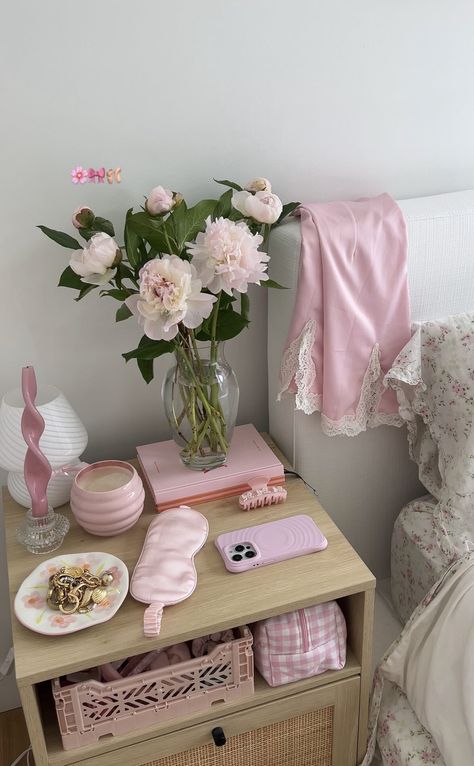 Sophie Diloreto, Pink Dorm, Girly Apartments, Coquette Room, Uni Room, Pink Pilates, Dream Apartment Decor, Pilates Princess, Pinterest Room Decor