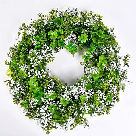 Welcome St Patrick's Day Shamrock Wreath🍀 Boxwood Wreath Decor, Clover Wreath, St Patricks Decorations, Patricks Day Decorations, Wreaths St Patricks, Summer Party Decorations, Porch Wall, Farmhouse Front Porches, Door Kitchen