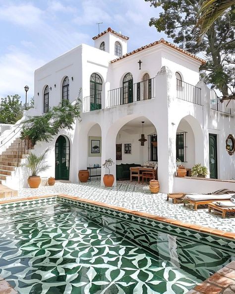 Andalusia, Spain Spain House, Spanish Style Home, Andalusia Spain, التصميم الخارجي للمنزل, Casas Coloniales, Hacienda Style, Spanish Style Homes, Mediterranean Home, Spanish House