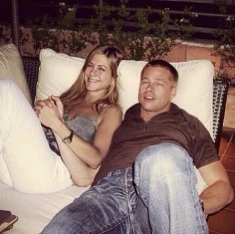 Jen and Brad. Couple goals. Brad And Jennifer, Brad Pitt Jennifer Aniston, Nancy Dow, Brad Pitt And Jennifer, Brad And Jen, Jeniffer Aniston, Jennifer Aniston Style, Jenifer Aniston, Jen Aniston