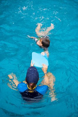 Swim Instructor Aesthetic, Baby Swimming Lessons, Swim Technique, Swim Instructor, Home Pool, Teacher Aesthetic, Swimming Classes, Pool Steps, Swimming Pool House