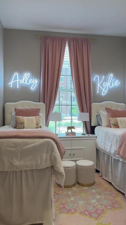 Dorm Room Ideas Light Pink, Room Ideas Light Pink, Hbcu Dorm, Pink Dorm Room Ideas, Decorating Dorm, Organization Dorm, Dorm List, Pink Dorm Room Decor, Room Ideas Dorm