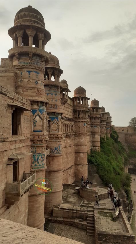 Gwalior Fort, Gwalior, Madhya Pradesh, India 🙏🇮🇳 Madhya Pradesh Aesthetic, Gwalior Fort, Building Aesthetic, Baby Boy Pictures, Historical Places, Boy Pictures, Madhya Pradesh, Indian Art Paintings, Aesthetic Painting