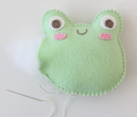 Frog Sewing, Sew Felt, Side Stitch, My Turn, Canvas Painting Designs, Pattern Store, Blanket Stitch, Running Stitch, Glue Crafts