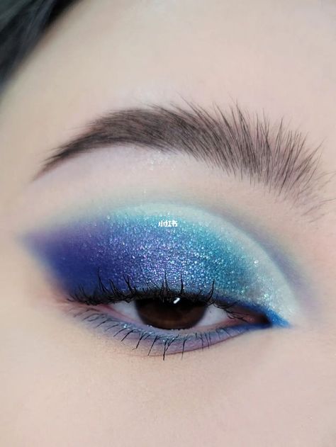 Makeup; eyeshadowlook; makeup inspo; Makeup idea; douyin; cbeauty; natural makeup; eyeshadow; blush; false eyelashes Color Eyeshadow Looks, Makeup Ojos, Cute Eye Makeup, Graphic Makeup, Rave Makeup, Magical Makeup, Eye Makeup Pictures, Ethereal Makeup, Color Eyeshadow