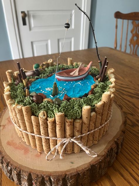 Fishing Hunting Cake, Cake With Fishing Theme, Fishing Party Cake Ideas, Fish Birthday Cake Ideas, Buttercream Fishing Cake, Outdoor Theme Cake, Bait Bucket Cake, River Cake Ideas, Camping Party Cupcakes