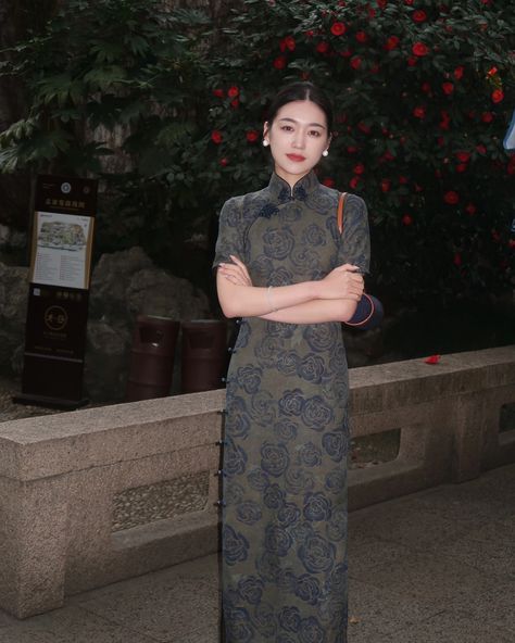 "Different qipao outfits for a week." "Cheongsam girls, come and choose your favorite outfit!" Shop on hangrace.com.au #qipao #qipaodress #orientalfashion #modernqipao #chinesedress #fashion #style #ootd #asianfashion #traditionalfashion #chinesetradition #vintagechic #chineseclothing #hanfu #hanfuphotos #cheongsam #qipao #chinesefashion #traditionaldress #vintagefashion #elegantdress Cheongsam Modern Dress Fashion, Cheongsam Modern Dress, Traditional Chinese Dress Cheongsam, Qipao Outfit, Chinese Dress Cheongsam, Qipao Modern, Chinese Gown, Modern Cheongsam Dress, Cheongsam Modern