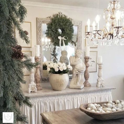 French Christmas decorating ideas from an amazing house tour of country French design from The French Nest Co. French Country Rug, French Country Christmas, Christmas Decorating Ideas, French Christmas, Country Christmas Decorations, Christmas Decor Inspiration, Bedroom Decorating Ideas, Christmas Interiors, French Home Decor