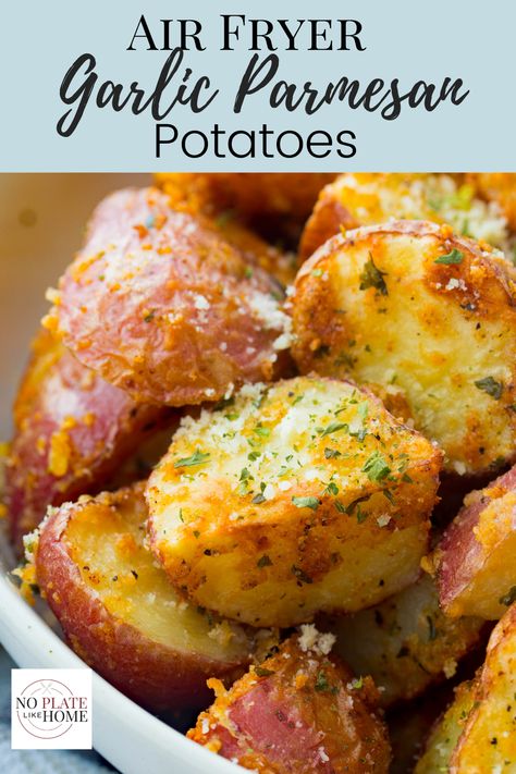 Airfryer Meals, Air Fryer Garlic, Garlic Parmesan Potatoes, Crispy Garlic, Air Fried Food, Parmesan Potatoes, Air Fryer Oven Recipes, Air Fry Recipes, Potato Recipes Side Dishes