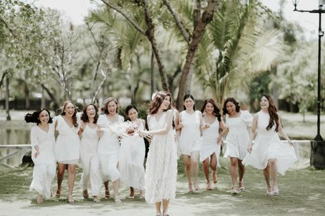 Bridesmaids Prep Outfits, Bridesmaid Prep, Bridesmaid Photoshoot Ideas, Groomsmen Photoshoot, Prep Outfits, Bridesmaid Photoshoot, White Bridesmaid, Shot List, Wedding Prep