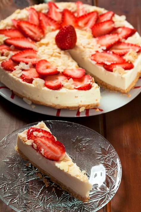 Classic Philly-Style Cheesecake Recipe - The Endless Appetite Philadelphia Cheesecake Filling Recipes, Philadelphia Cheesecake Filling, Philadelphia Cheesecake Recipe, Philly Cheesecake, Cheesecake Recipes Philadelphia, Philadelphia Cheesecake, Philly Style, Light Salad, Fruit Toppings