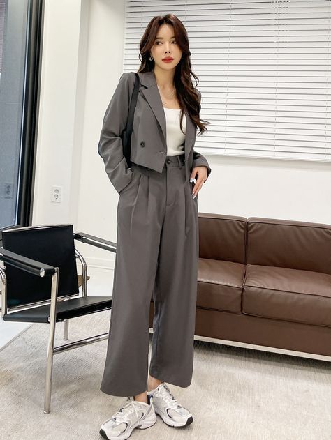 Tailored Pants Women, Outfit Mit Blazer, Outfit Elegantes, Outfit Korean, Korean Casual Outfits, Stylish Work Outfits, Easy Trendy Outfits, Blazer Outfits, Professional Outfits