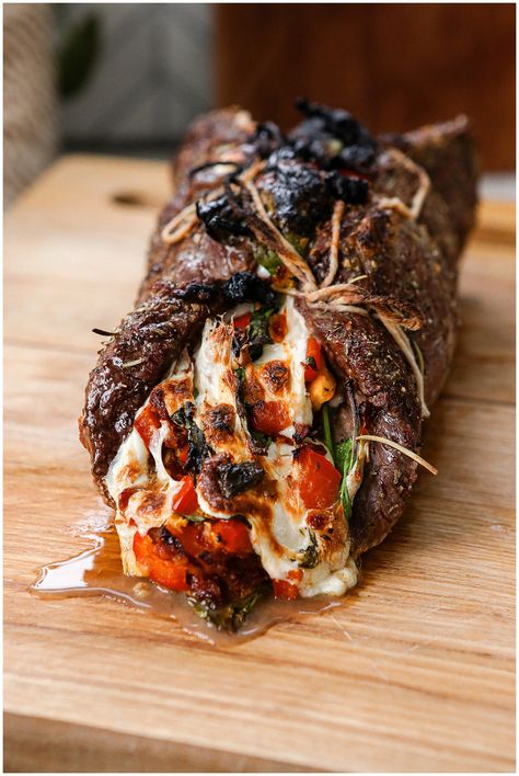 Italian Stuffed Flank Steak Fajita Stuffed Flank Steak, Italian Stuffed Flank Steak, Fun Steak Recipes, Meat For Dinner Party, Meaty Lunch Ideas, Flank Stake Ideas, Flank Steak Caprese, Flank Steak Recipes Healthy, Rolled Steak Stuffed