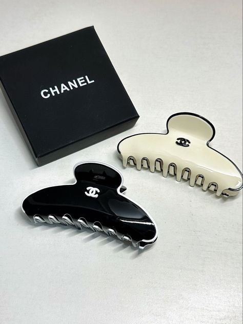 Chanel Hair Accessories, Dr Accessories, Chanel Items, Fancy Accessories, Celine Accessories, Luxury Hair Accessories, Dr Shoes, Golden Trio, Closet Accessories