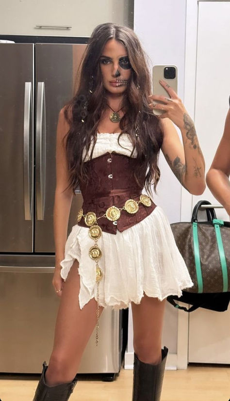 Pirate Dress Costume, Pirate Inspo Halloween, Women’s Modest Pirate Costume, Custome Ideas Halloween Women, Halloween Costumes For Dark Skin, Pirate Womens Costume Diy, Halloween Costume Outfits Couple, Halloween Costumes Scary Duo, Easy Halloween Costumes Pirate