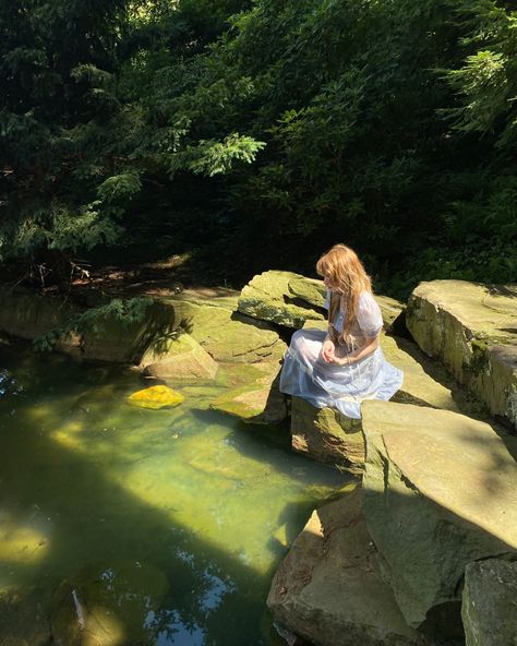 Nyphm Fairy, Forest Princess Aesthetic, Princess In Forest, Runaway Princess Aesthetic, Water Fairy Aesthetic, Water Nymph Aesthetic, Swamp Princess, Runaway Princess, Water Princess