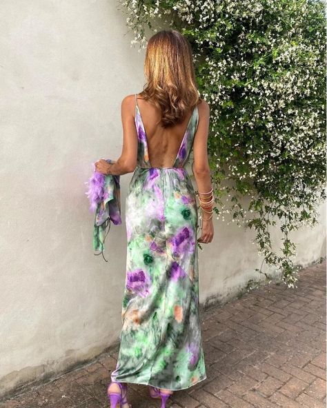 🌞 Unleash your inner beach goddess with this Tie Dye Maxi Dress! The backless design and detachable sleeves make it the ultimate summer statement. 🌸👗 #Summer2024 #TieDyeVibes #BeachChic #BacklessFashion #MaxiDressGoals #HighWaistElegance https://miazajfashion.com/products/womens-sexy-backless-tie-dye-beach-maxi-dress-with-detachable-sleeves-summer-2024-high-waist-sling-dress Long Robes, Detachable Sleeves, Unique Ties, Tie Dye Maxi Dresses, Tie Dye Maxi, Dress 2024, Beach Maxi Dress, Sling Dress, Maxi Robes