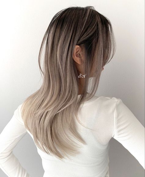 Layered Blonde Hair Dark Roots, Milk Tea Hair Shadow Root, Brown Rooted Blonde Hair Balayage, Mushroom Blonde Straight Hair, Korean Blonde Balayage, Asian Blond Balayage, Milk Tea Hair With Dark Roots, Asian Balayage Ashy Blonde, Asian Blonde Balayage Short