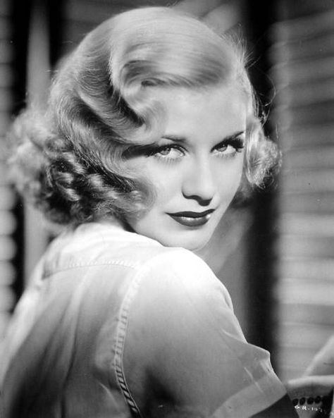 My interest in vintage hair began when I was a child, as I have always loved the 20s, 30s and 40s, but I actually began styling my own hair in vintage styles back 1999 when I started swing dancing.… Priscilla Lane, Klasik Hollywood, 1930s Hollywood, 1930s Hair, Fred And Ginger, Veronica Lake, Ginger Rogers, Finger Waves, Film Star