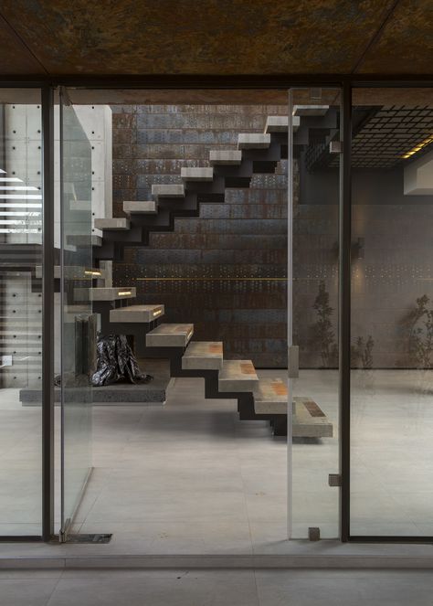 House Boz | Staircase | M Square Lifestyle Design | M Square Lifestyle Necessities #Design #Interior #Contemporary Folded Plate Staircase Concrete, Folded Plate Staircase, Folded Staircase, Steel Staircase Design, Wooden Staircase Design, Staircase Architecture, Steel Staircase, Industrial Stairs, Staircase Designs