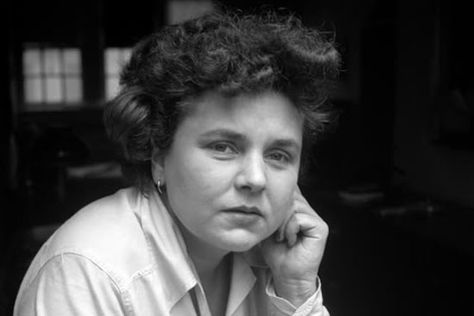 Elizabeth Bishop (February 8, 1911 – October 6, 1979) One Art Elizabeth Bishop, Elizabeth Bishop, Michel De Montaigne, Story Writer, Writers And Poets, American Poets, American Literature, Book Writer, Bill Gates