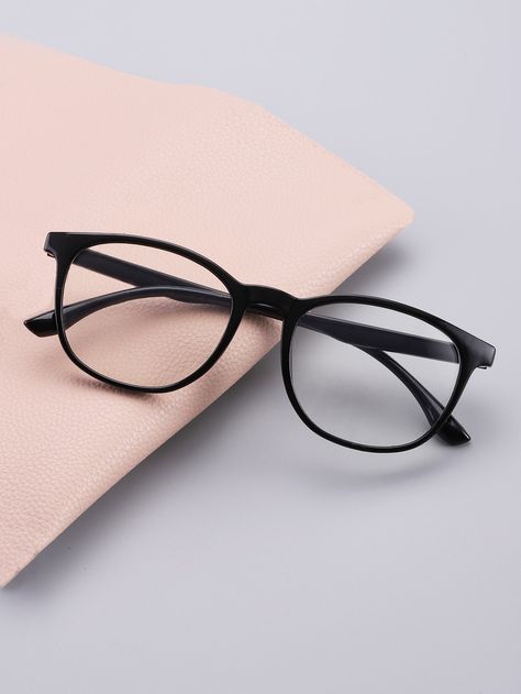 Black Spectacles Women, Black Glasses Frames For Women, Black Eyeglasses For Women, Black Eye Glasses, Spectacles Women, Black Rimmed Glasses, Glasses Inspo, Black Specs, Aesthetic Glasses