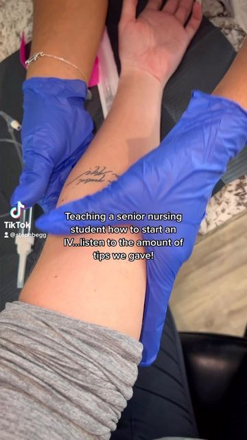 Medical Assistant Obgyn, First Iv Picture Nursing School, How To Tie A Tourniquet, Inserting Iv Tips, Iv Start Nursing Tips, How To Start An Iv, Nursing Student Accessories, Starting An Iv Nursing, Iv Tips And Tricks