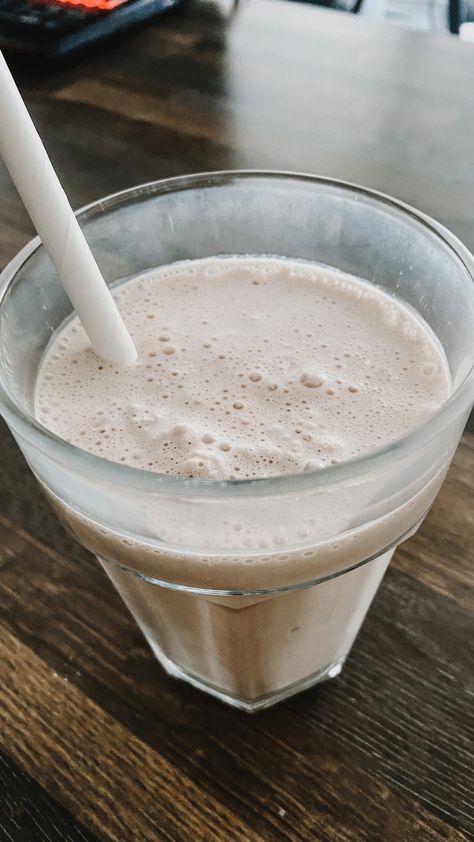 This recipe was inspired by McDonald's milkshakes. So next time their ice cream machine is broken, try this high protein version instead! Low Carb Protein Shake, Mcdonalds Milkshake, Low Carb Protein Shakes, Protein Milkshake, Low Carb Protein, Whey Protein Isolate, Isolate Protein, Whipping Cream, Ice Cream Machine