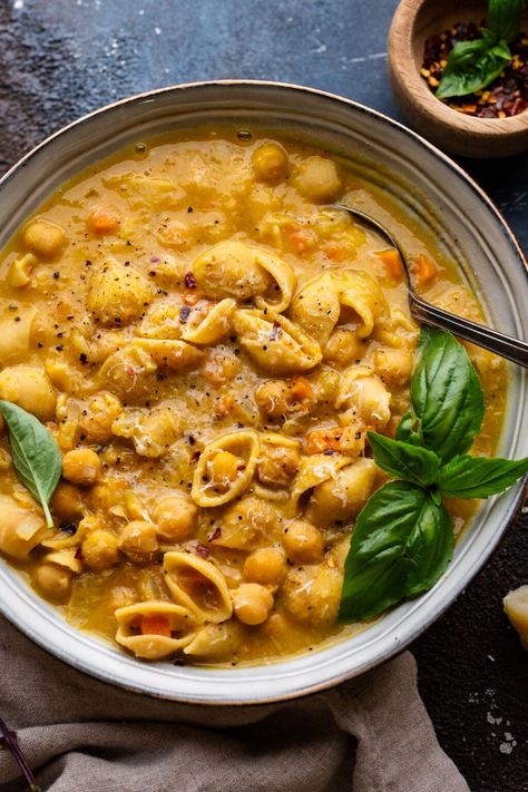 Pasta e Ceci (Italian Pasta and Chickpeas) – A Simple Palate Healthy Winter Recipes, Italian Stew, Pasta E Ceci, Healthy Winter Meals, Italian Dinner Recipes, Chickpea Soup, Chickpea Pasta, Recipes Under 500 Calories, Rustic Italian