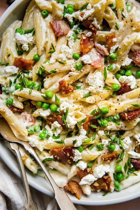 Speckled with emerald-green, sweet peas and crisp, savory nuggets of pancetta, this creamy penne pasta with peas, pancetta and goat cheese is springtime in a bowl. Carbie Barbie, Peas Pancetta, Pancetta Pasta, Penne Pasta Recipes, Cheese Pasta Recipes, Pasta With Peas, Goat Cheese Pasta, Time Traveller, Vegetarian Pasta