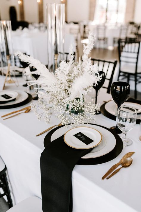 Modern Black And White Tablescape, Black White And Gold Wedding Backdrop, Black Charger Plates Wedding Table Settings, White Charger Plates Wedding, Black Charger White Plate Wedding, White Linen Black Napkin Wedding, Black Gold And White Table Setting, Black And White Candle Wedding, Champagne White And Black Wedding