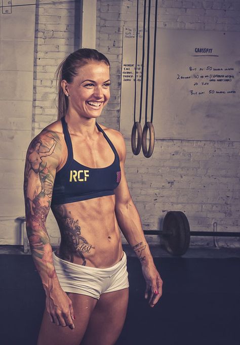 With abs like these, CrossFit star Christmas Abbott shares exactly how she ditched belly cellulite. Belly Flab, Christmas Abbott, Woman With Tattoos, Motivație Fitness, Crossfit Girl, Don Pedro, Fitness Career, Body Pump, Fitness Women